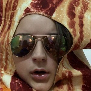 Meet your Posher, Lucy